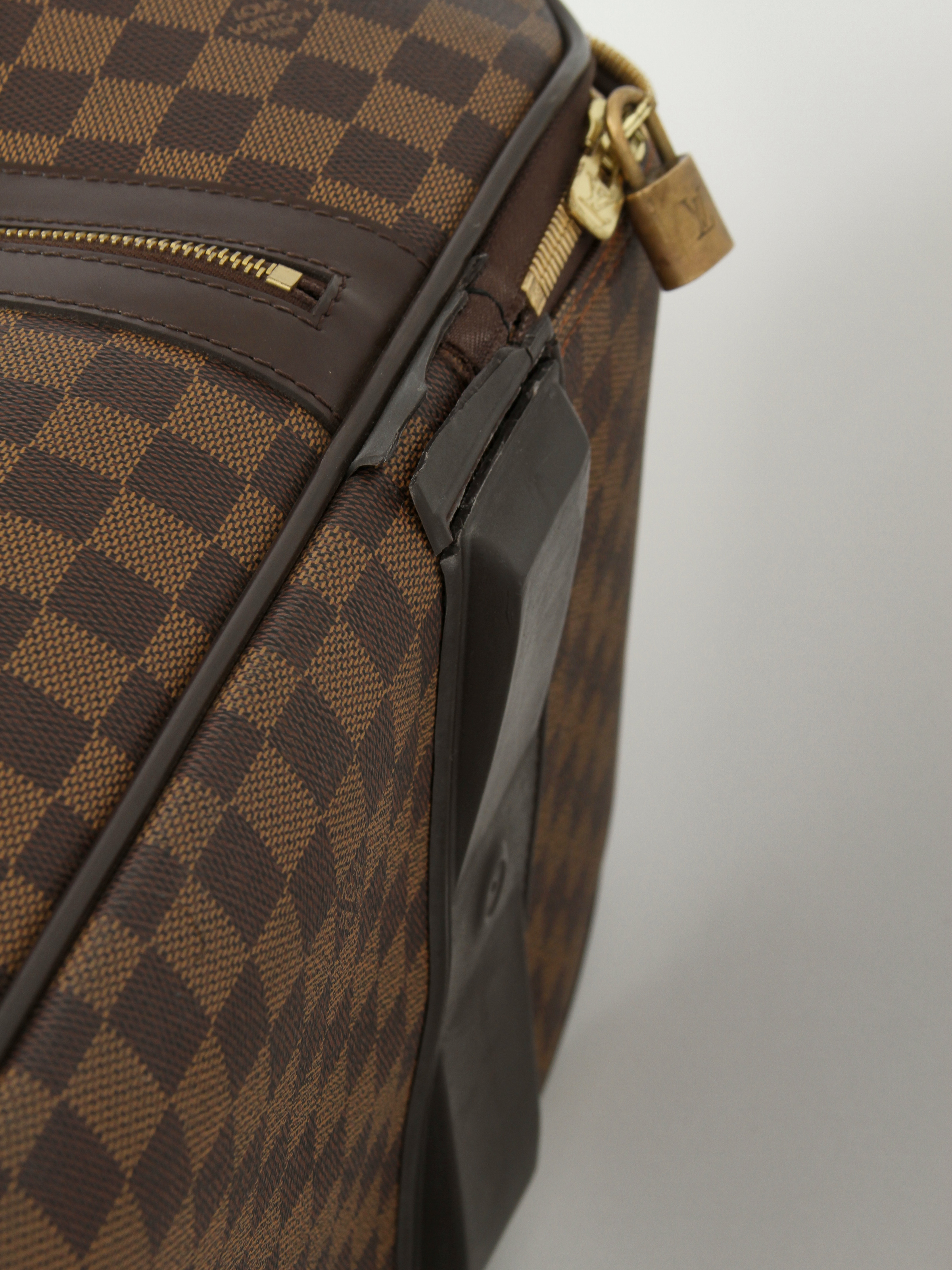 Louis Vuitton Pegace 19