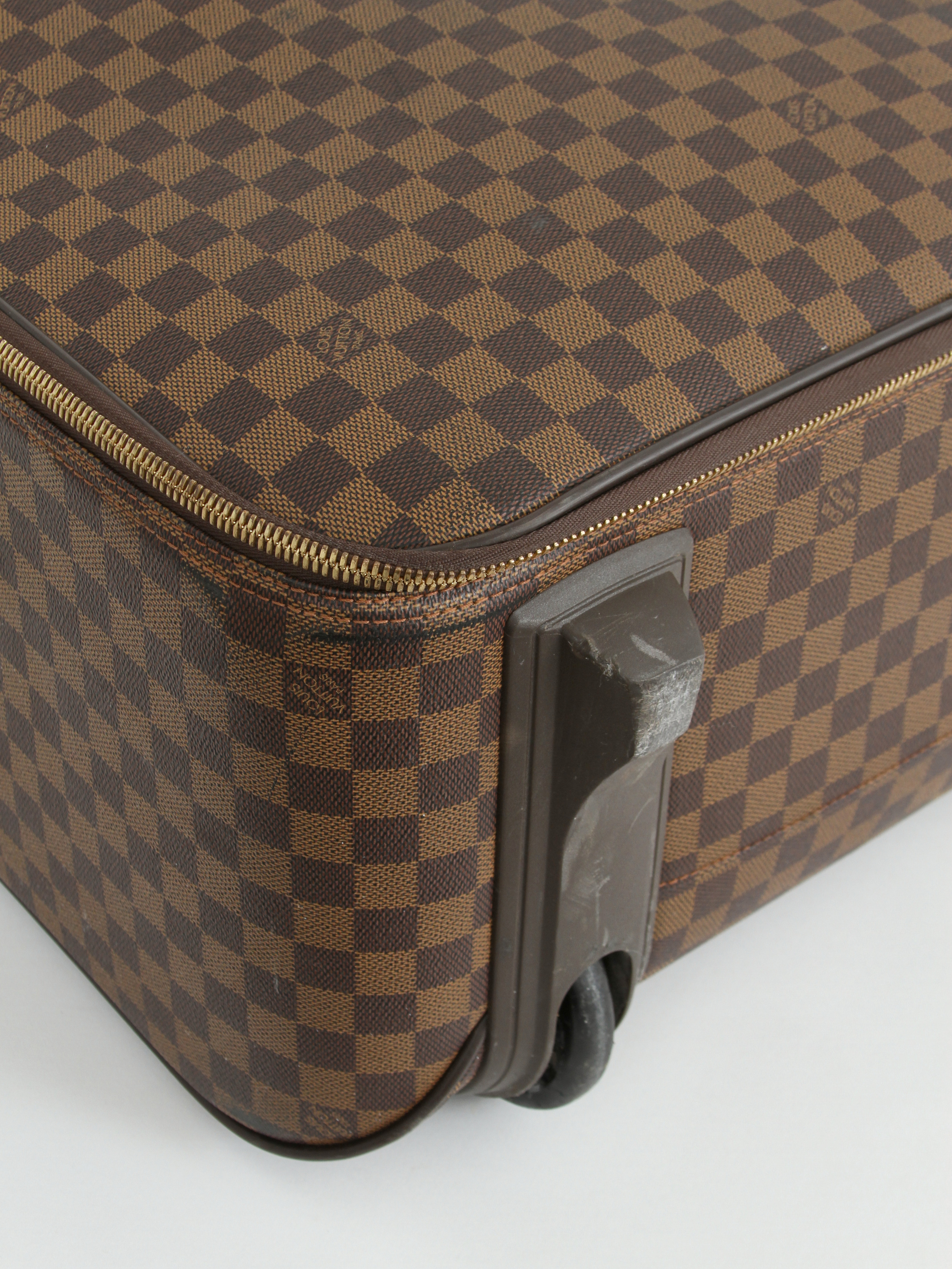 Louis Vuitton Pegace 11
