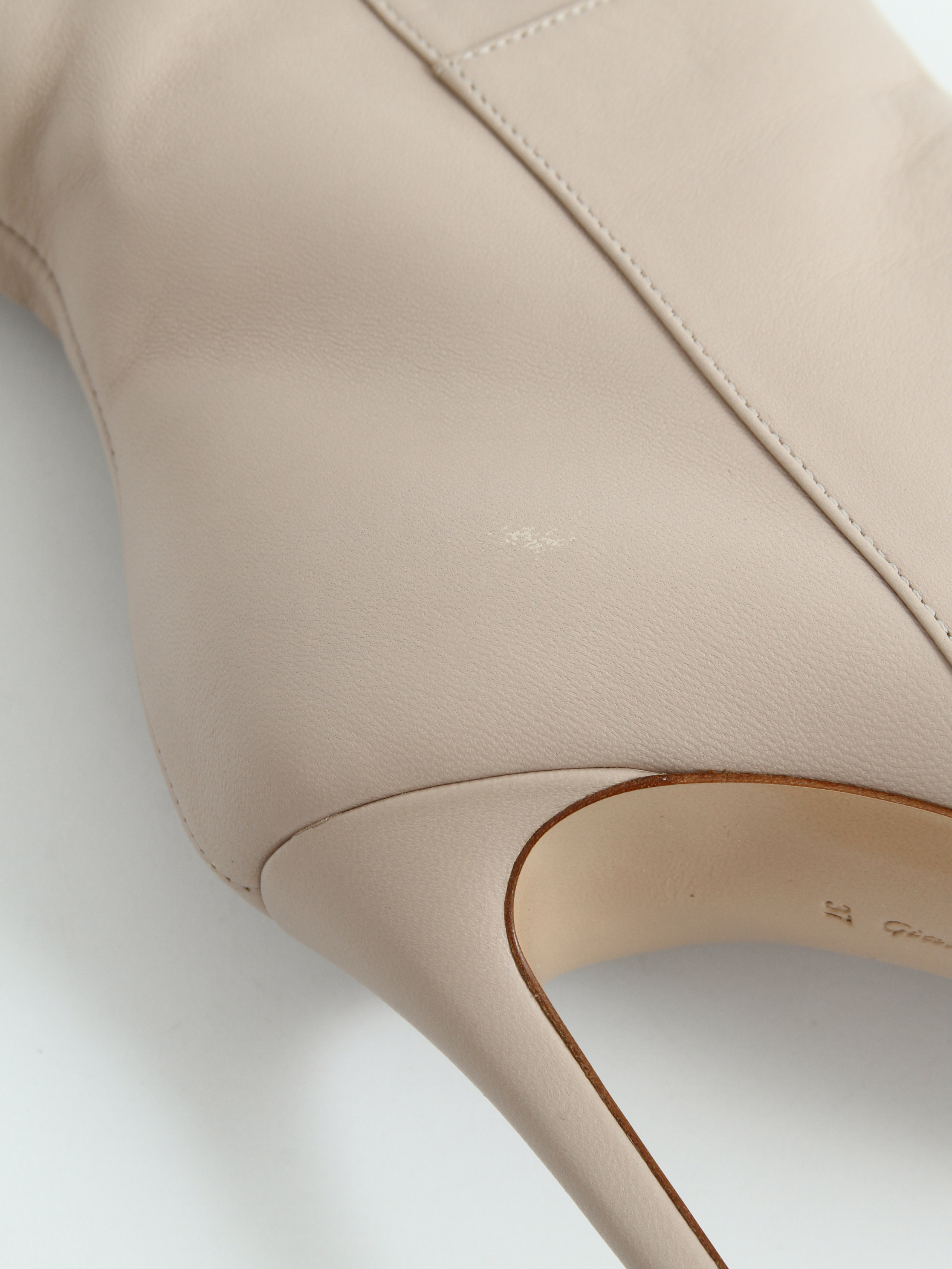 Gianvito Rossi 37 7