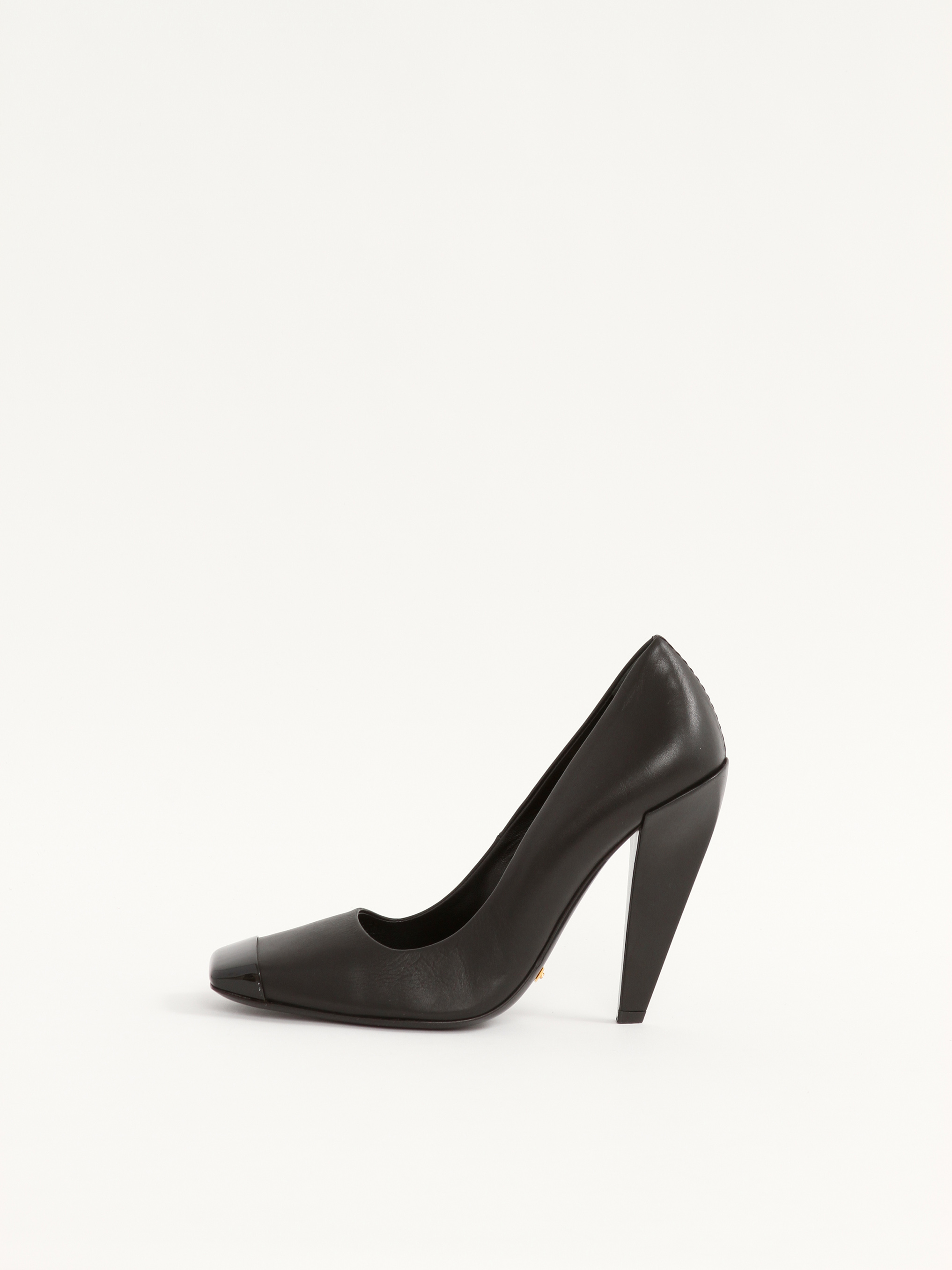 Tom Ford 38 1