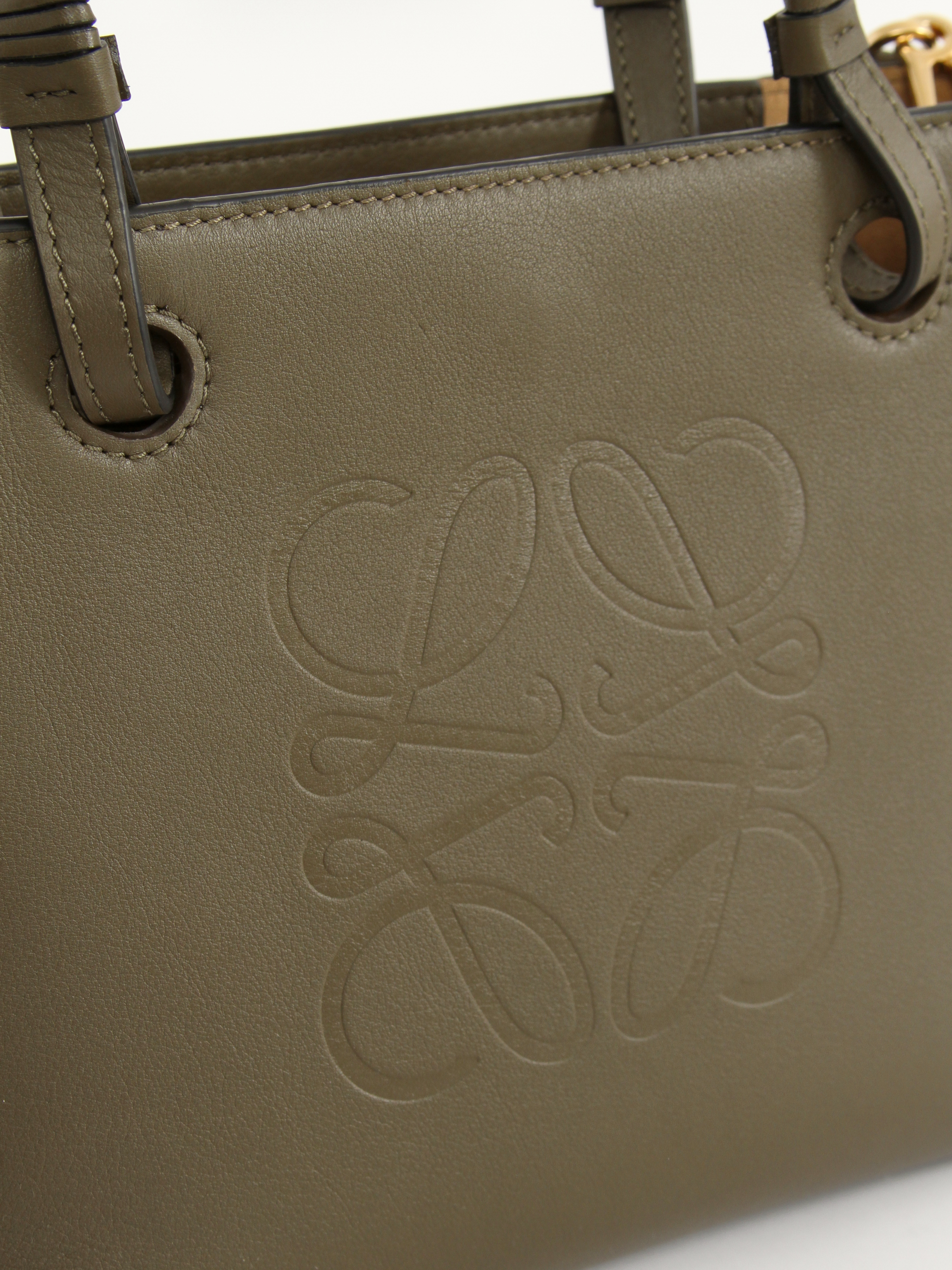Loewe Anagram 9