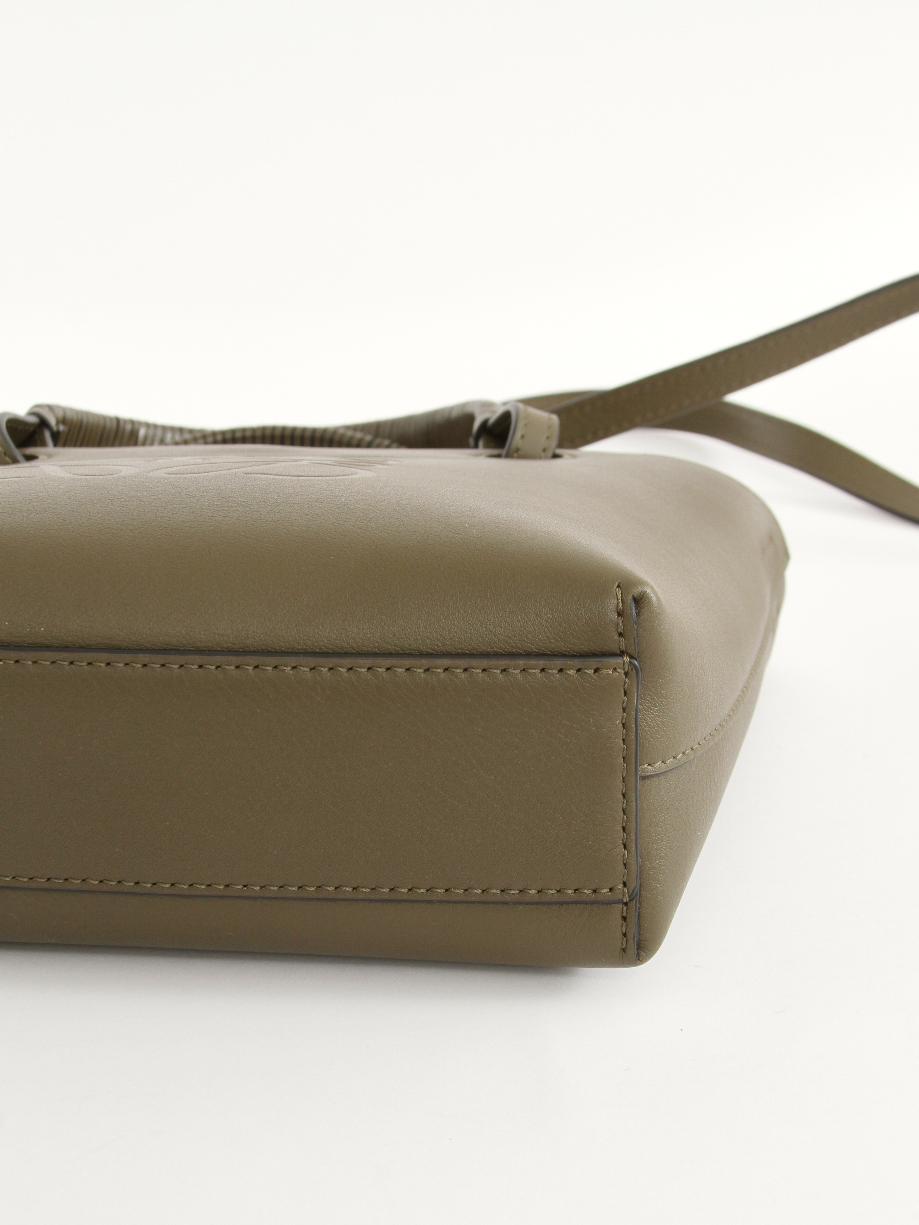 Loewe Anagram 8