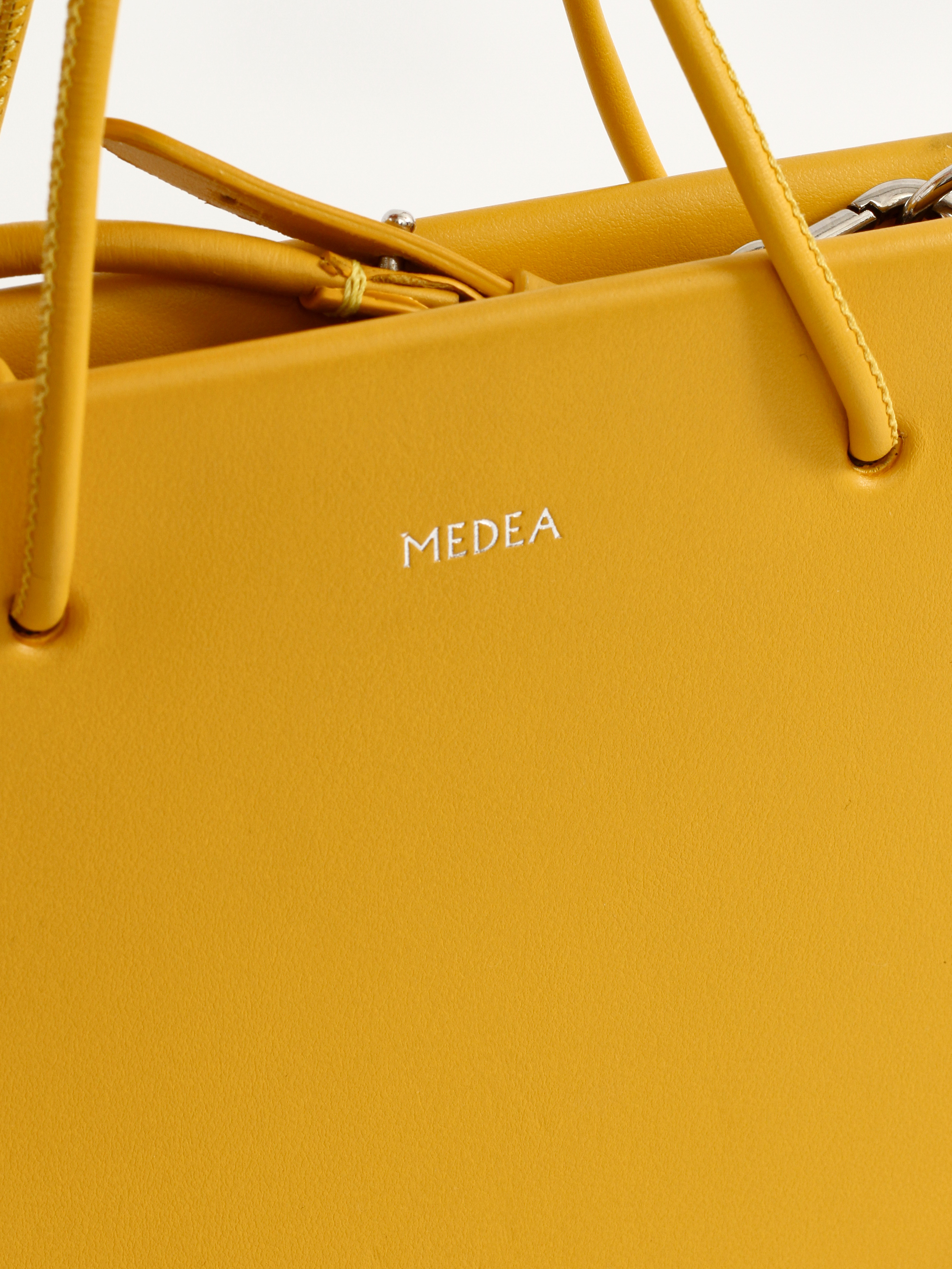 Medea Prima 11