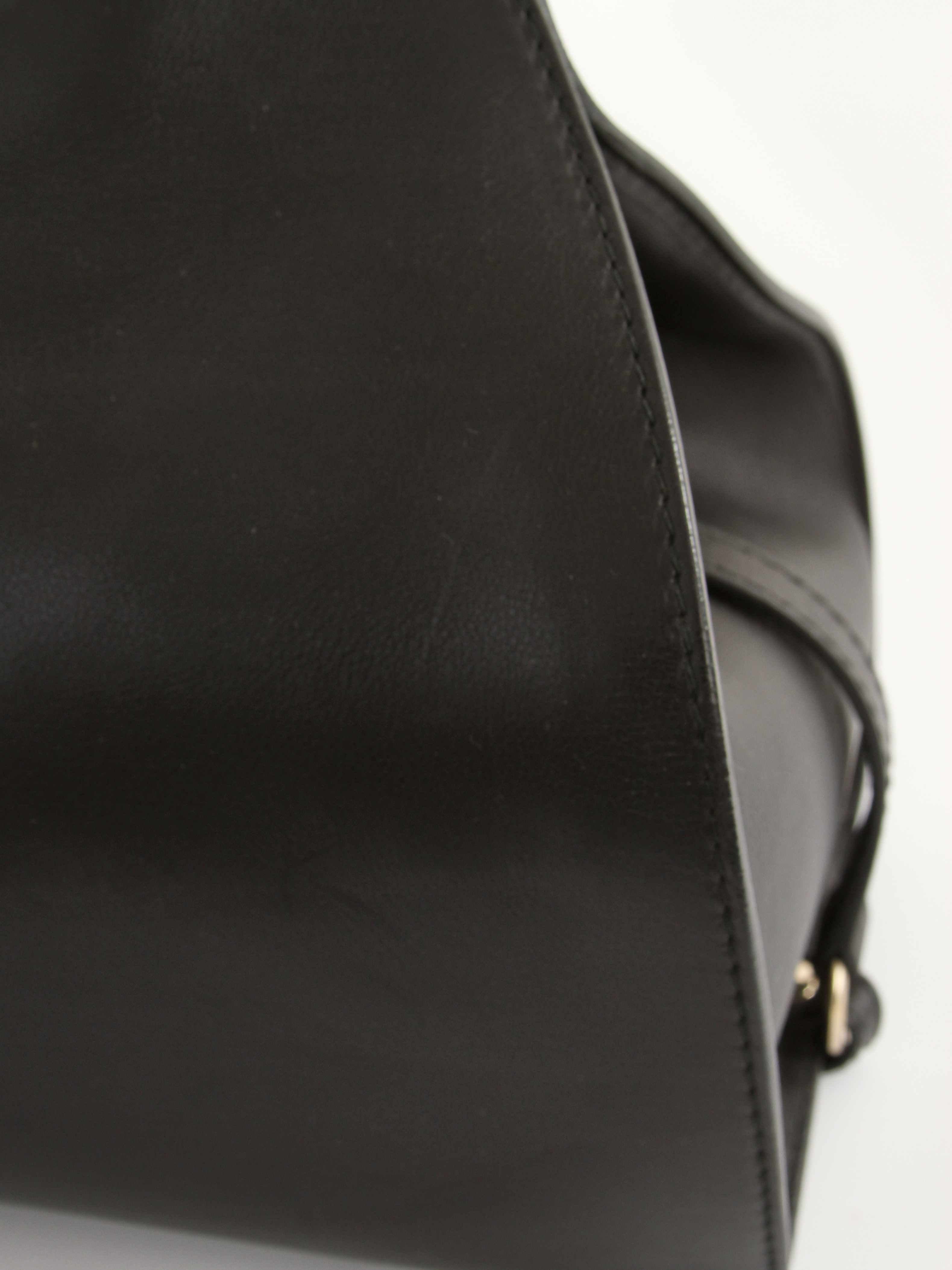 Gucci Leather Bag 8