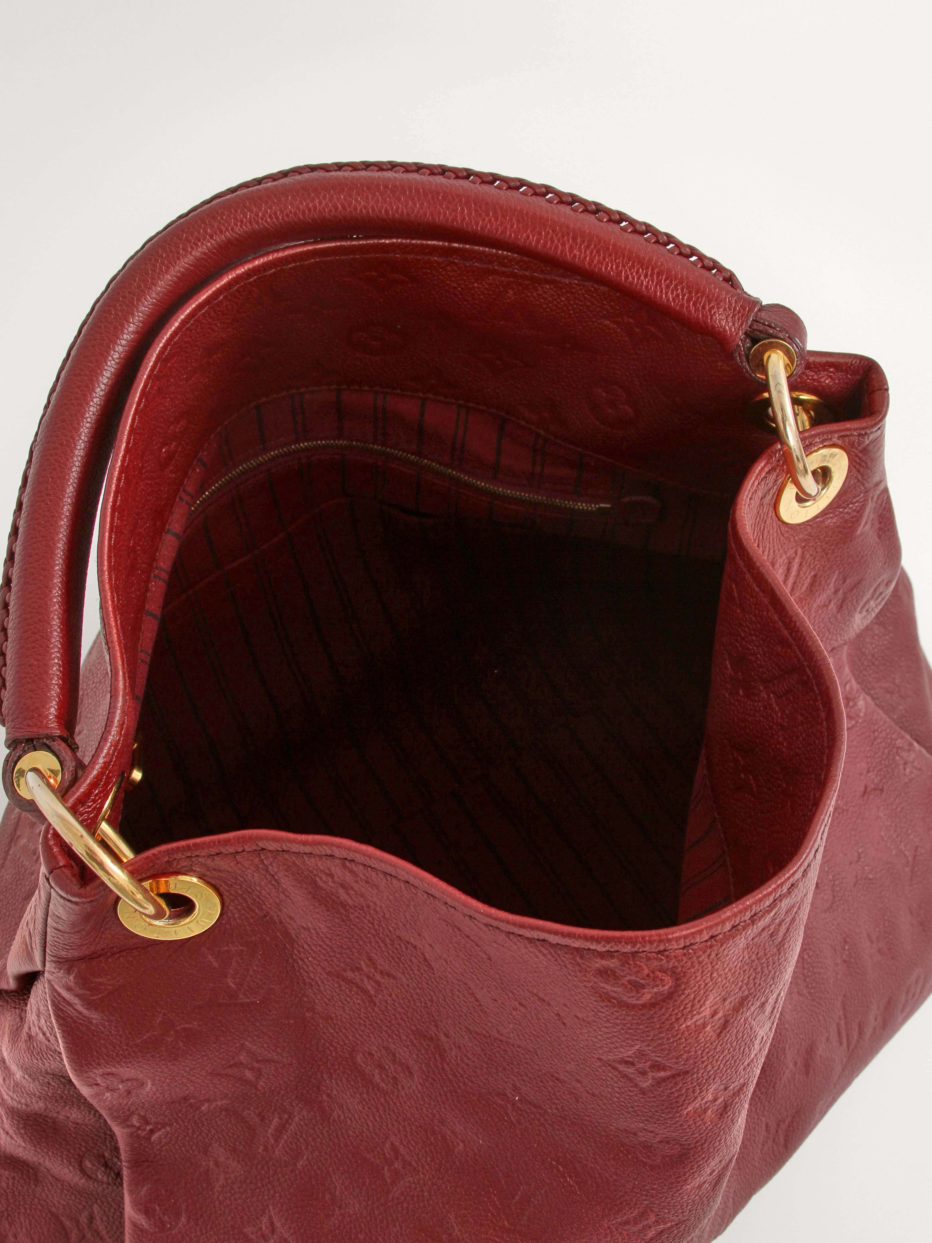 Louis Vuitton Artsy 9