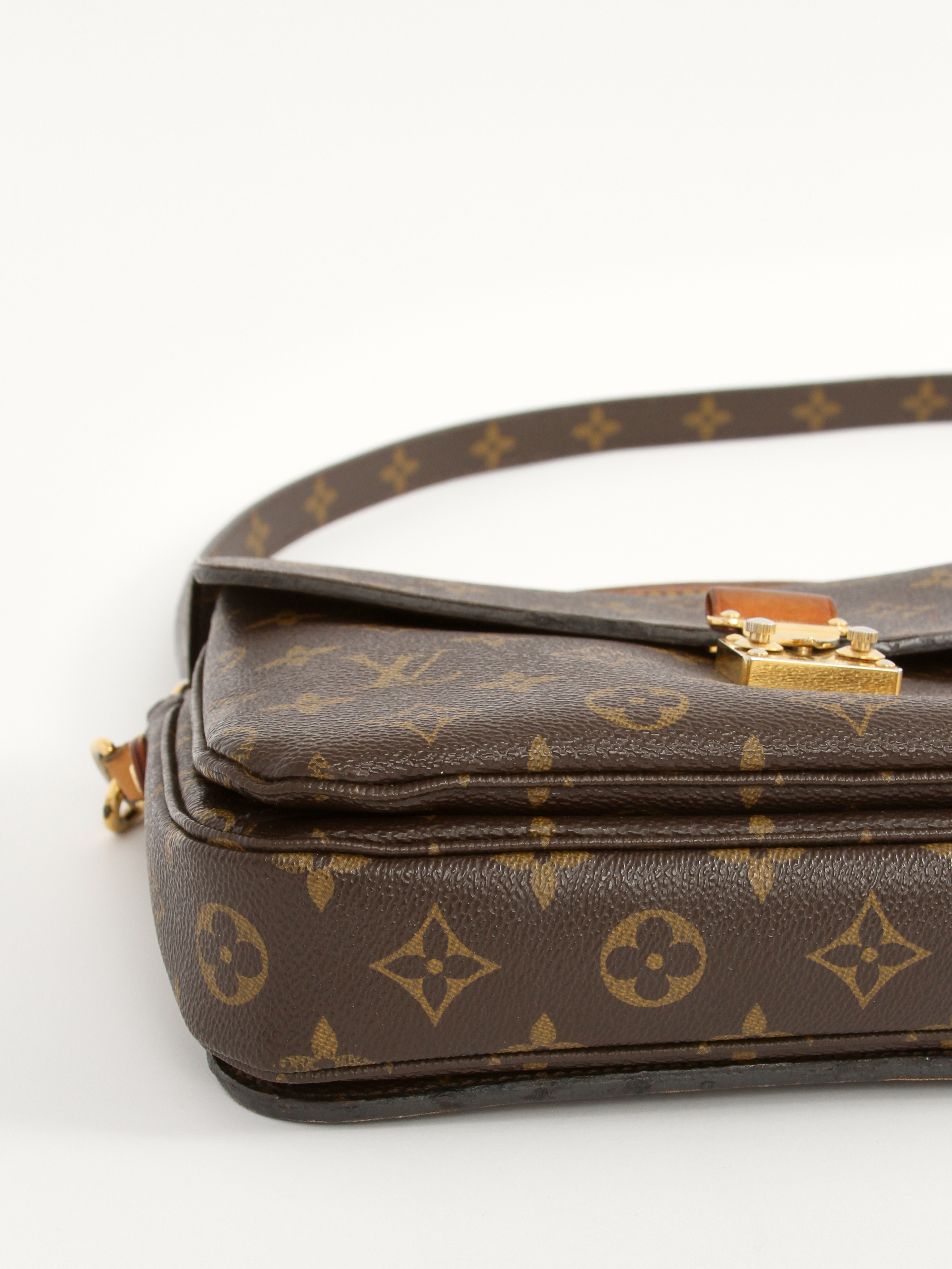 Louis Vuitton Pochette Metis 8