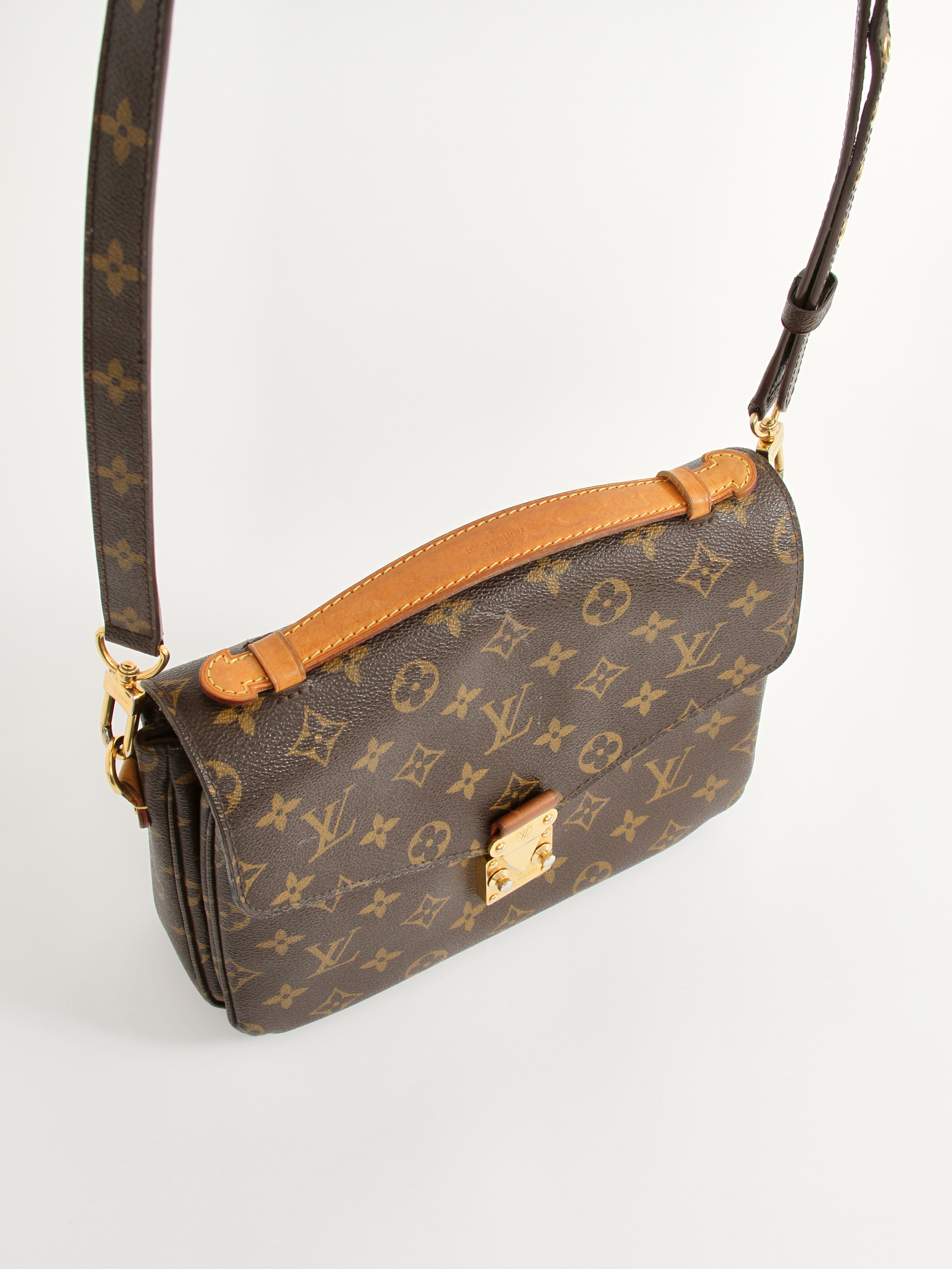 Louis Vuitton Pochette Metis 4