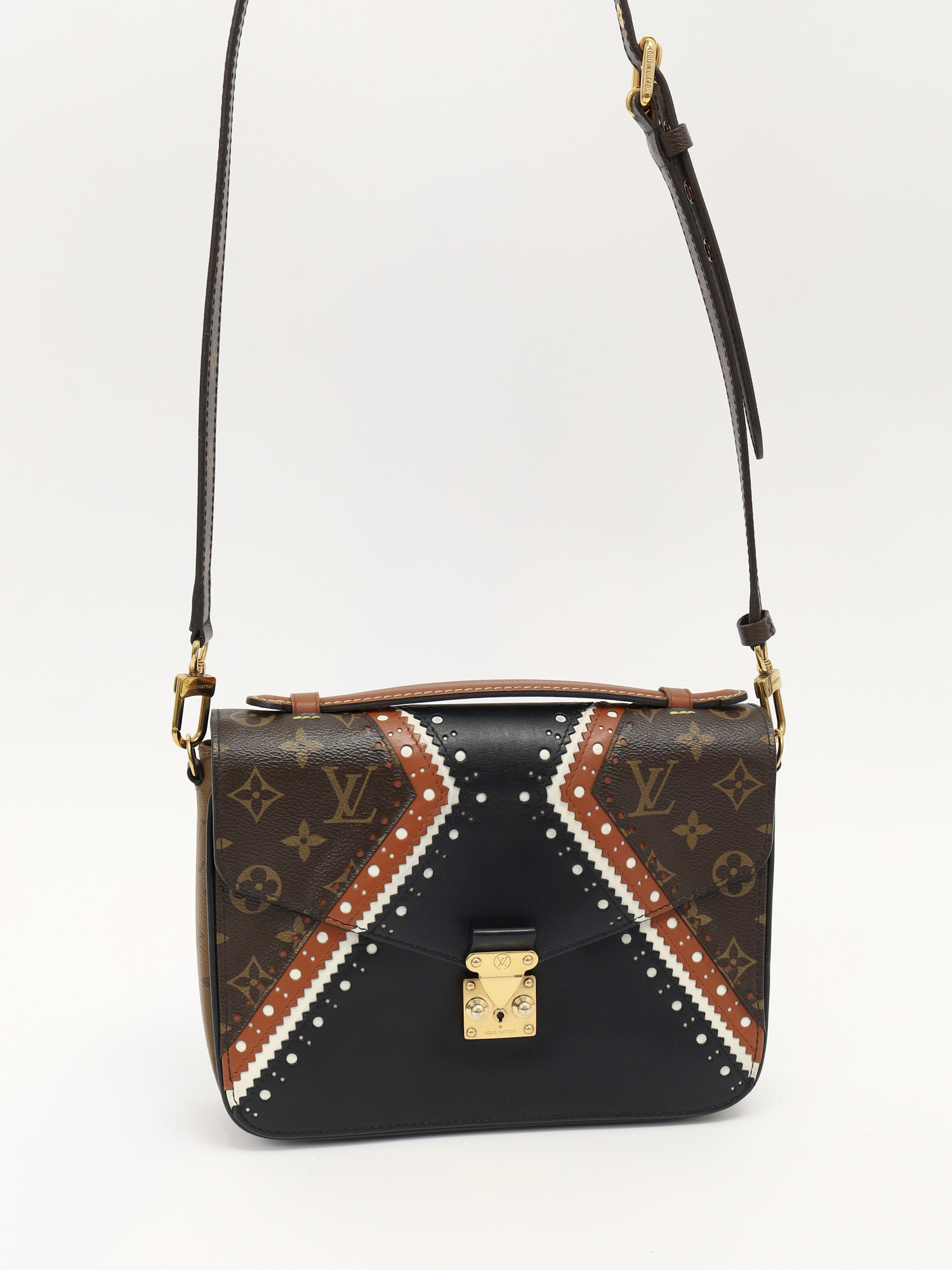 Louis Vuitton Pochette Metis  4