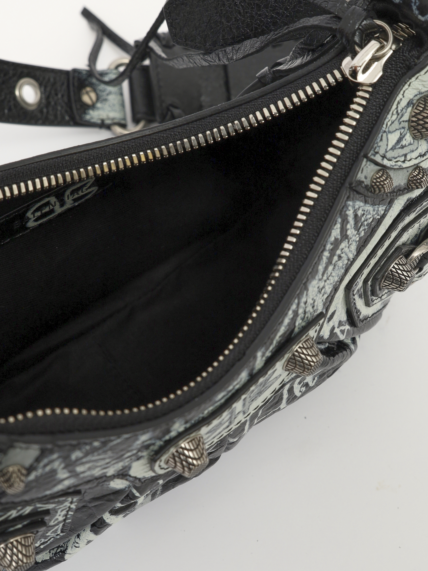 Balenciaga Le Cagole  13
