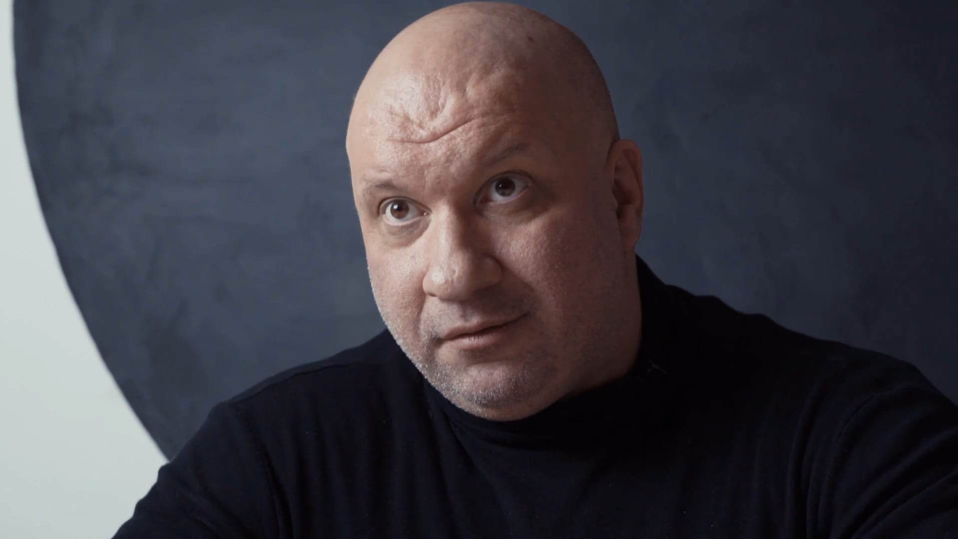 Критические обсуждения.