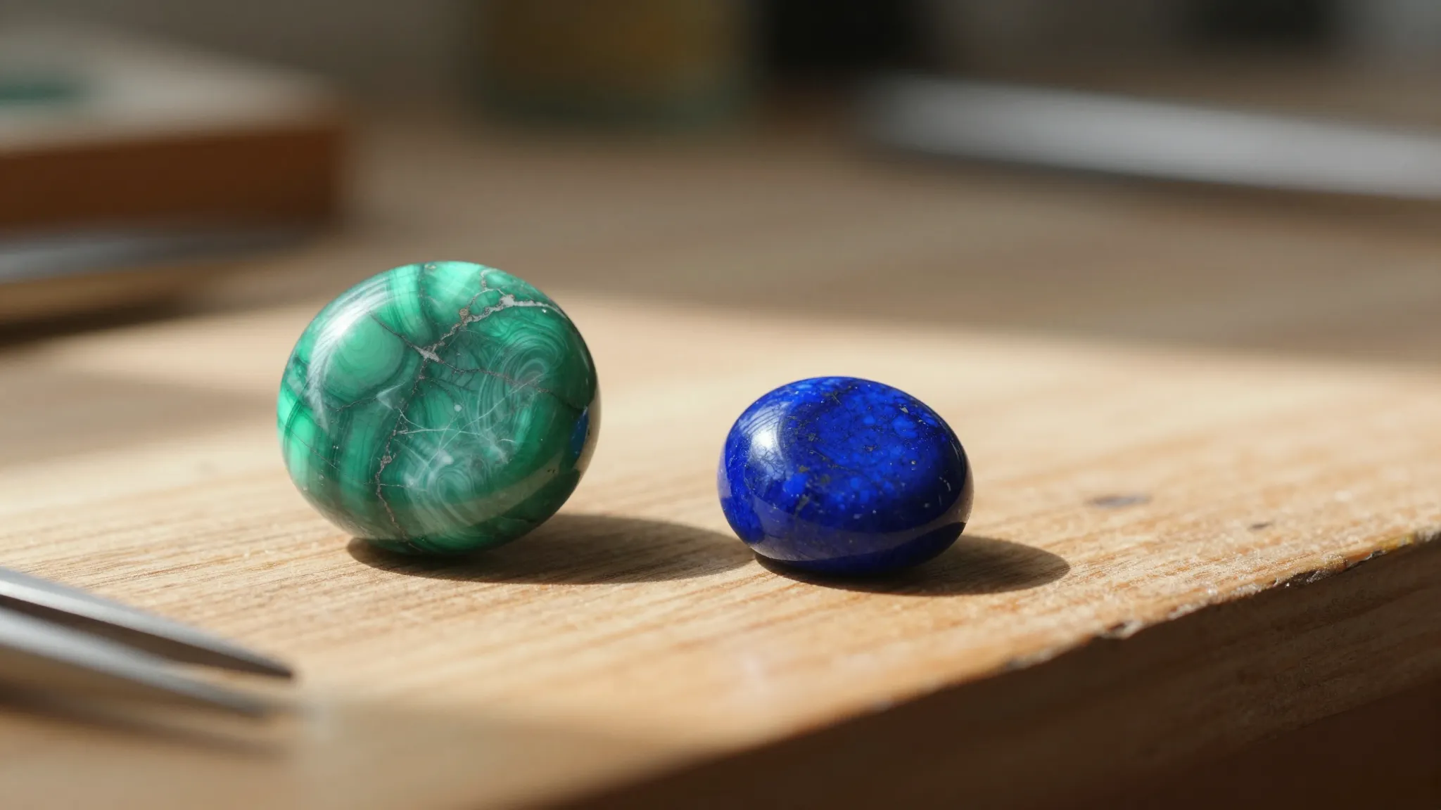 A beautiful green malachite stone and a blue lapis lazuli ly...