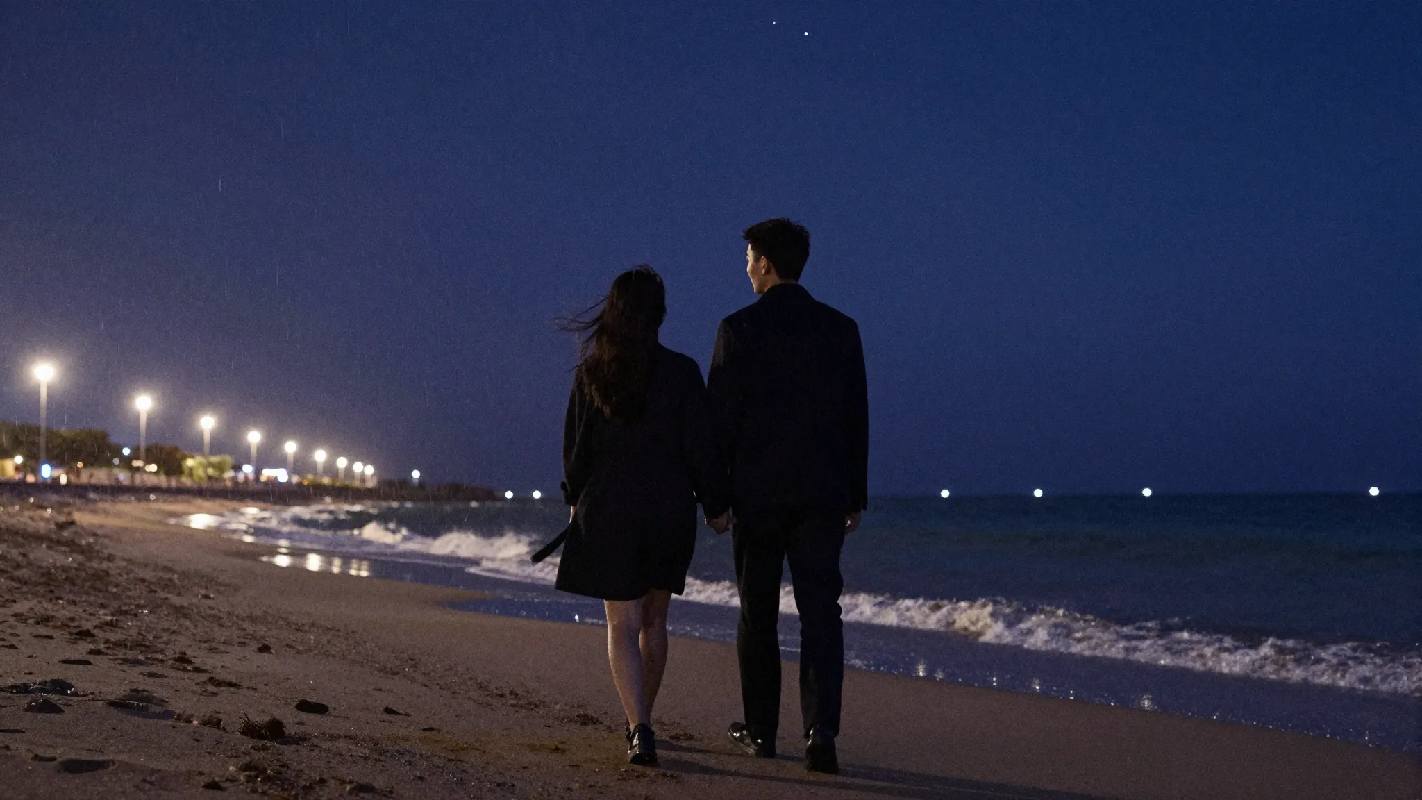 Watercolor style. Silhouette of a couple walking on a beach ...