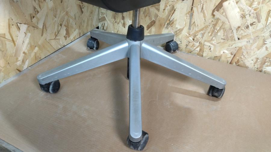 204-020-001 Кресло Haworth Comforto 8863 #7