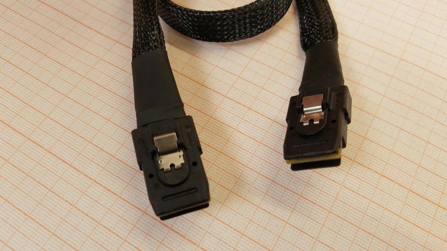 195-128-002 Кабель SFF  SFF8087-SFF8087 #2