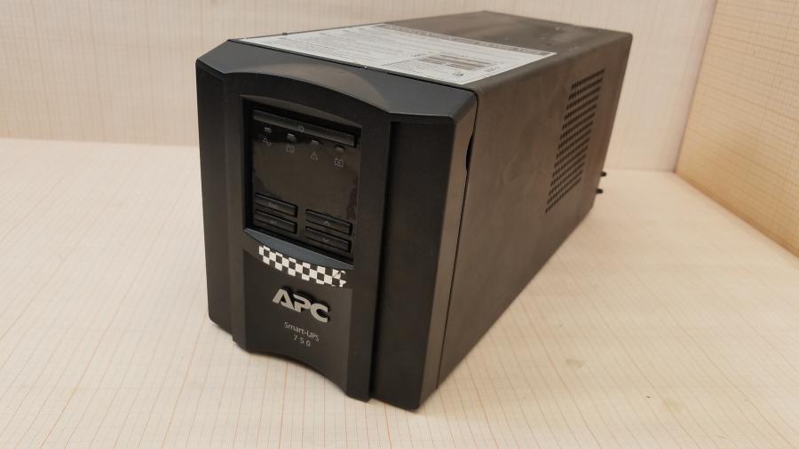 206-002-001 Источник бесперебойного питания APC Smart-UPS 750VA LCD #1