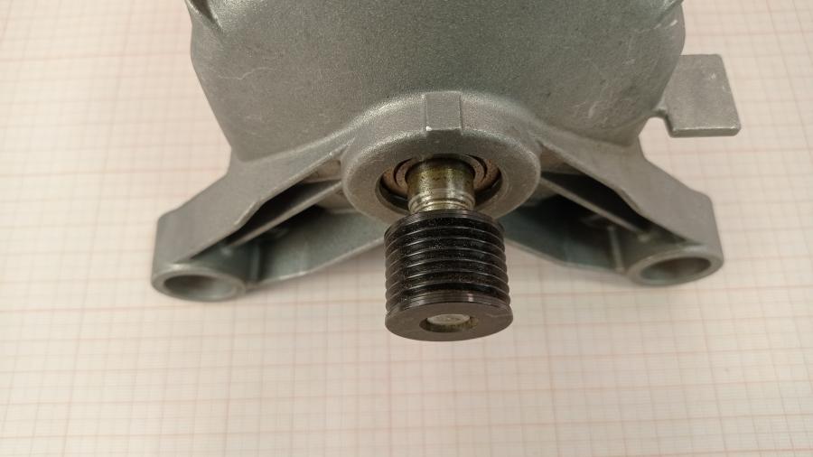 111-301-002 Двигатель для стиральной машины BOSCH 1BS6530-8AD #9