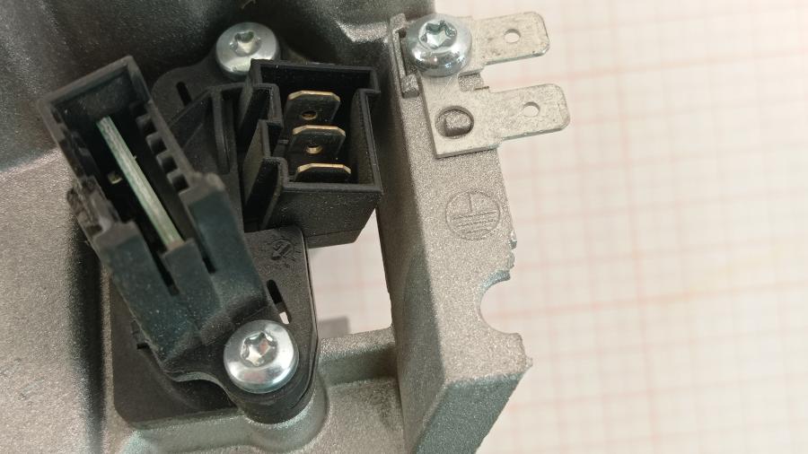 111-301-002 Двигатель для стиральной машины BOSCH 1BS6530-8AD #11