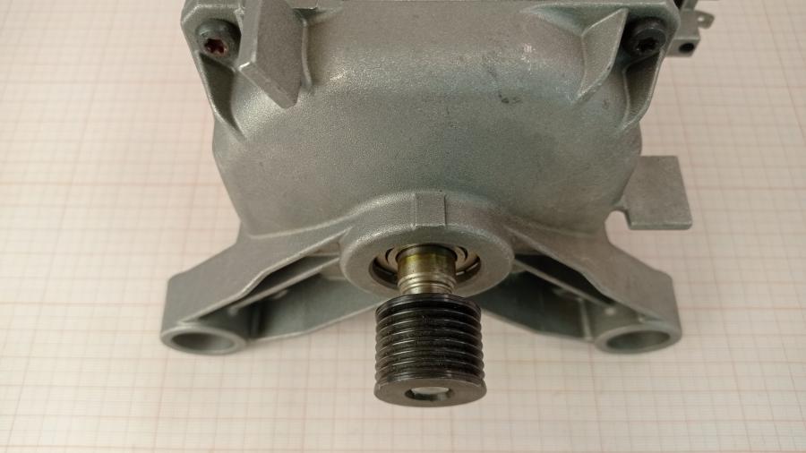 111-301-003 Двигатель для стиральной машины BOSCH 1BS6530-8AD #8