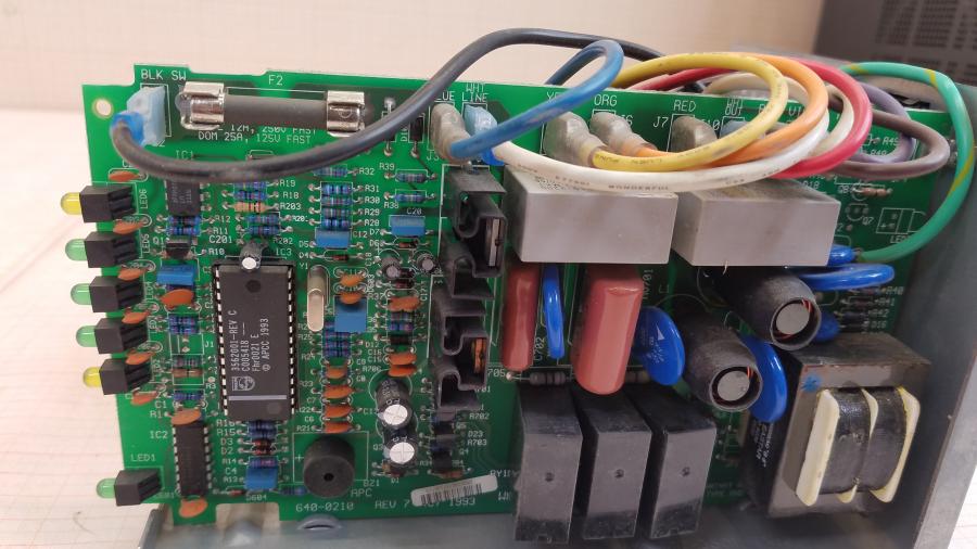 165-637-001 Стабилизатор напряжения APC Line-R 1250 #6