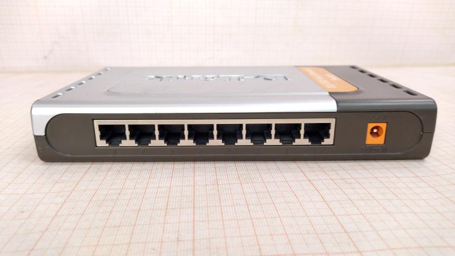 088-652-001 Коммутатор неуправляемый D-LINK DES-1008D #6