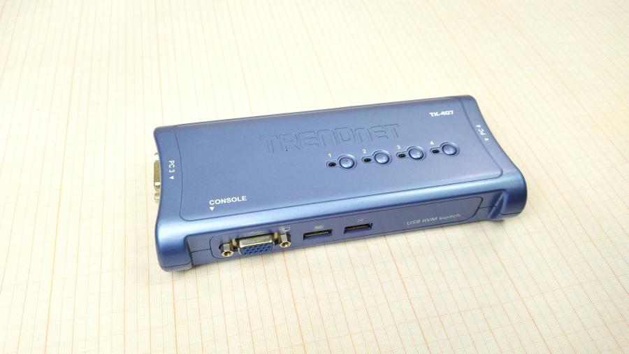 088-698-001 Свитч KVM TRENDnet TK-407 #1