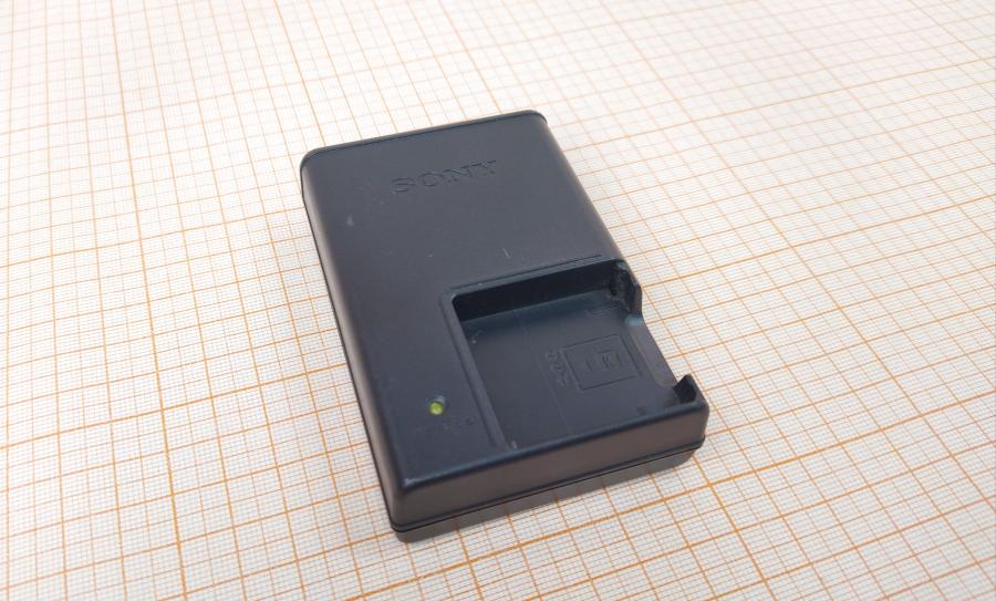 088-723-001 Зарядное устройство SONY BC-CSK #1