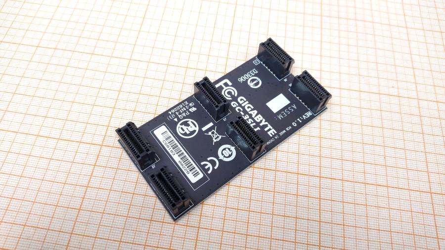 114-111-001 Мост объединения видеокарт GIGABYTE GC-3SLI #1
