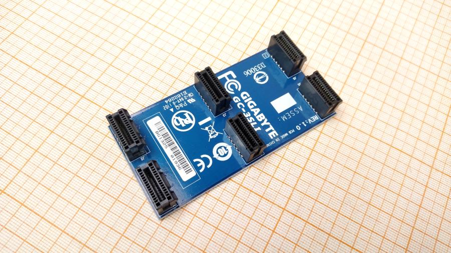 114-111-002 Мост объединения видеокарт GIGABYTE GC-3SLI #1