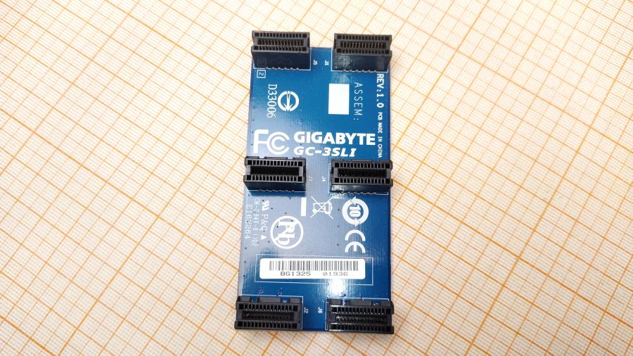 114-111-002 Мост объединения видеокарт GIGABYTE GC-3SLI #2