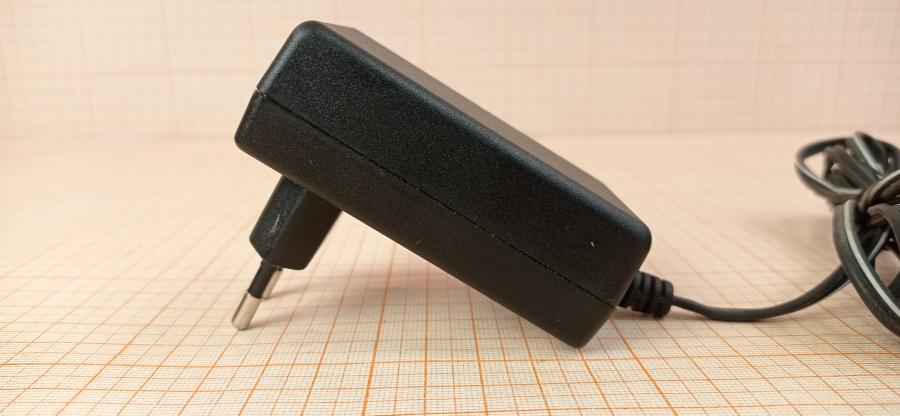 114-288-001 СЗУ для мобильных устройств DELTA EADP-10BB #3