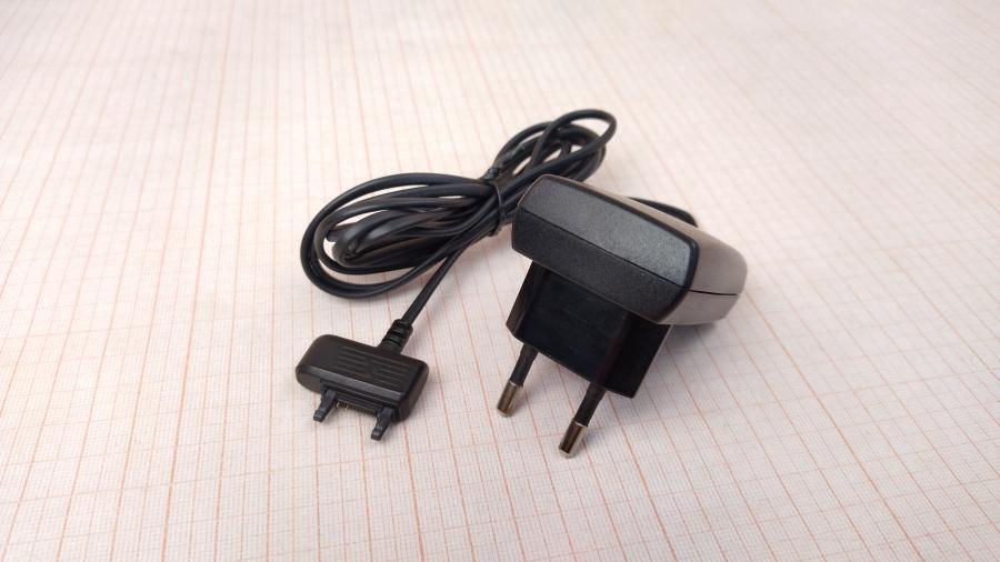 114-311-001 СЗУ для мобильных устройств Sony Ericsson CST-60 #1