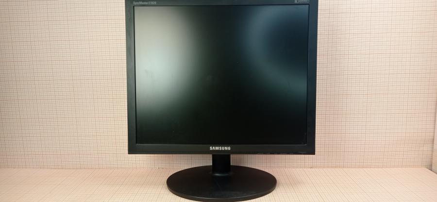 215-009-001 Монитор ЖК SAMSUNG E1920NR #1