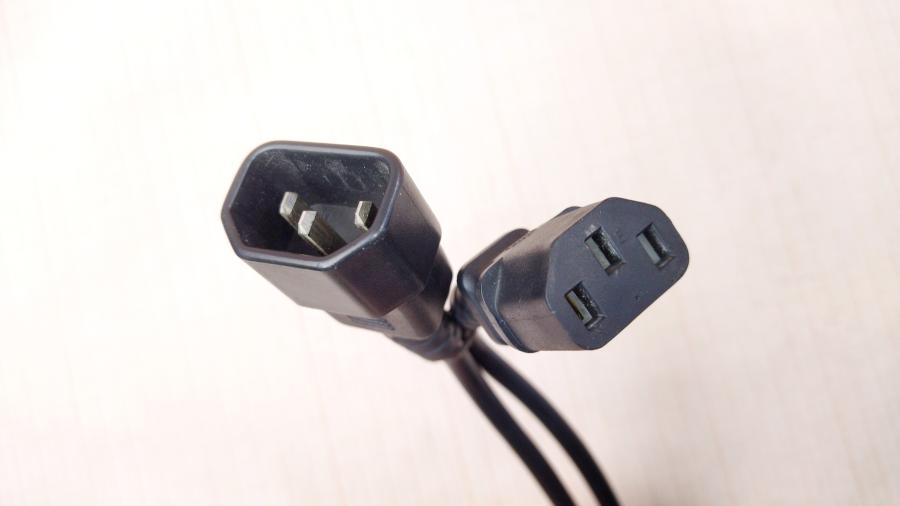 114-433-001 Удлинитель питания IEC-C14   IEC C13 - IEC C14 1.5m blk #3