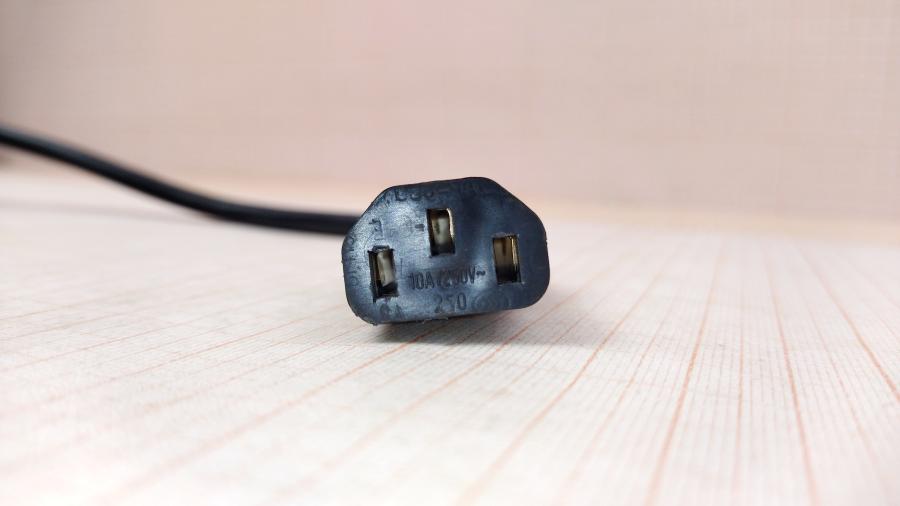 114-442-001 Кабель питания CEE7/7 LEONI CEE7/7 - IEC-C13 3G×1.0мм² 2.5M #5