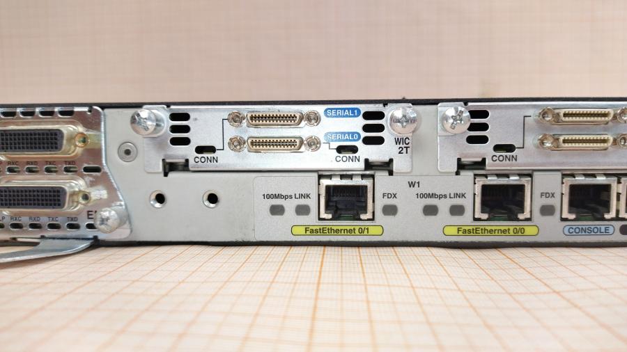 043-052-001 Маршрутизатор CISCO 2621XM + NM-8A/S + 2x WIC-2T #9