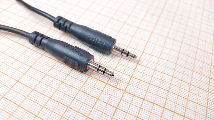 114-804-001 Кабель SVGA 15M/15M Extron VGA 15M + MiniJack 3.5 - VGA 15M + MiniJack 3.5 1.8m #5