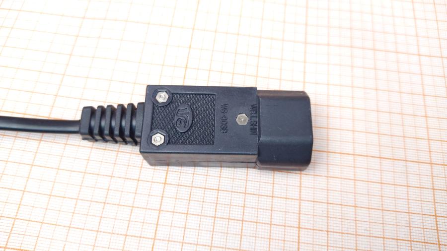 114-823-001 Удлинитель питания IEC-C14  IEC C7 - IEC C14 1.7m blk #2