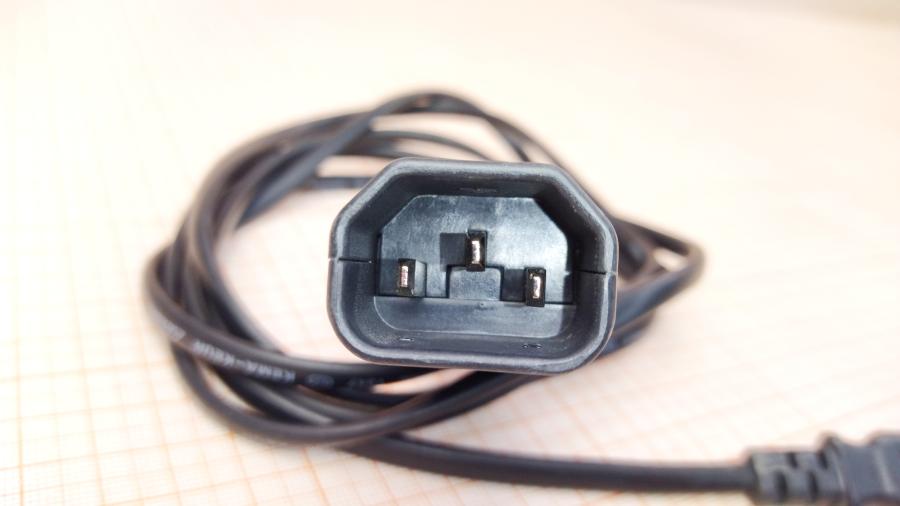 114-823-001 Удлинитель питания IEC-C14  IEC C7 - IEC C14 1.7m blk #3