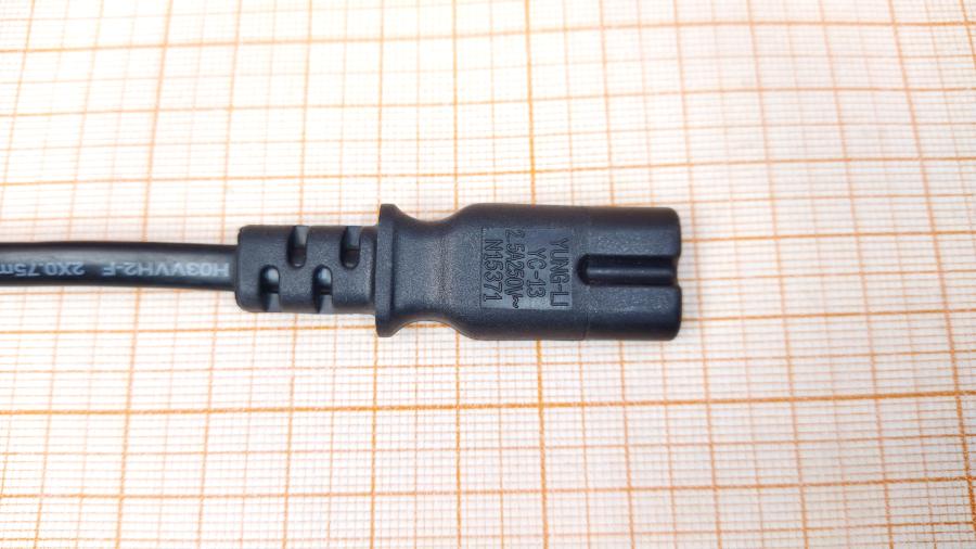 114-823-001 Удлинитель питания IEC-C14  IEC C7 - IEC C14 1.7m blk #4