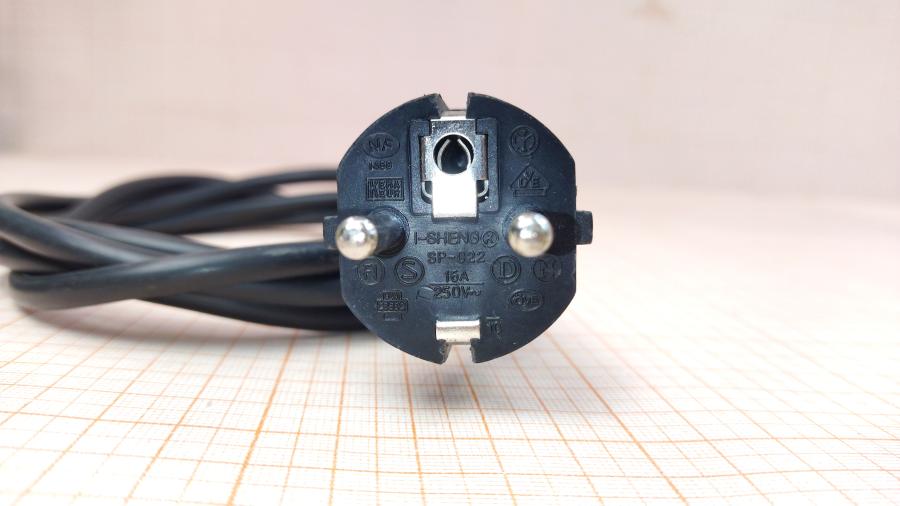 114-824-001 Кабели питания CEE7/7  CEE7/7 - IEC-C5 3G×0.75мм² 1.8M #5