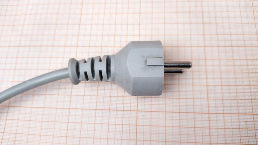 193-268-001 Кабель питания CEE7/7   CEE7/7 - IEC-C13 Угловой 3G×1.0мм² 2.3M #4