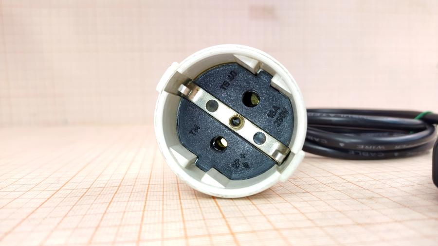 114-954-001 Кабели питания CEE7/7   CEE7/3 - IEC-C14 3G×0.75мм² 1.5M #3