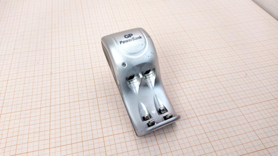 088-721-002 Зарядное устройство GP PowerBank Mini Quick GPPB25GS #1