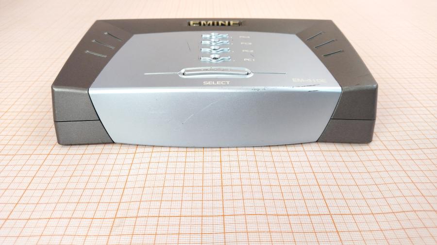 098-051-001 Свитч KVM EMINE EM-410E #4