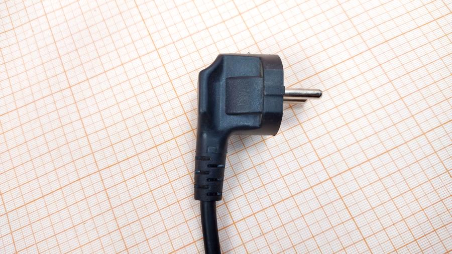 098-165-001 Кабель питания CEE7/7  CEE7/7 Угловой - IEC-C13 3G×0.75мм² 1.8M #4