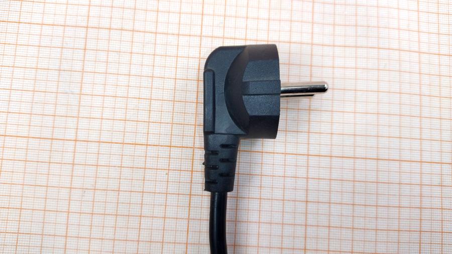 098-167-001 Кабель питания CEE7/7  CEE7/7 Угловой - IEC-C5 3×0.75mm2 1.5m #4