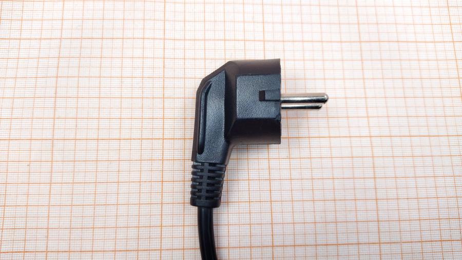 193-270-001 Кабель питания CEE7/7  CEE7/7 Угловой - IEC-C13 3G×0.75мм² 1.8M #4