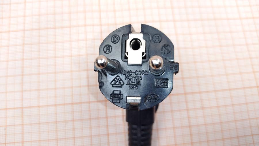 193-270-001 Кабель питания CEE7/7  CEE7/7 Угловой - IEC-C13 3G×0.75мм² 1.8M #5