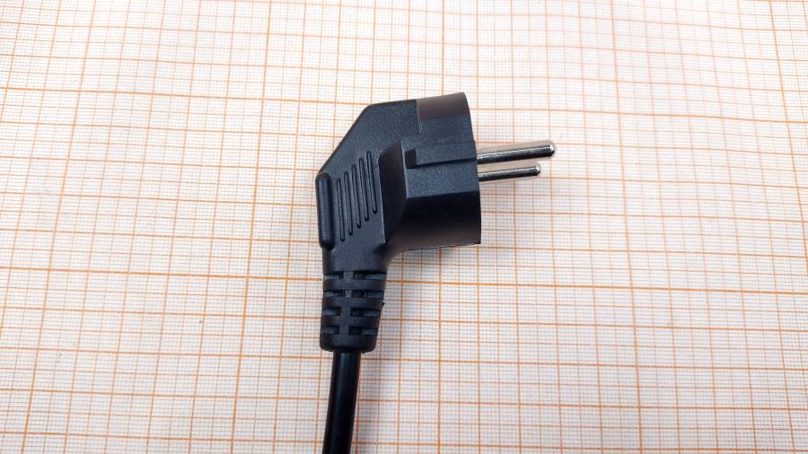 193-273-001 Кабель питания CEE7/7  CEE7/7 Угловой - IEC-C13 3G×0.75мм² 1.5M #4