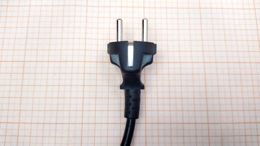 193-267-002 Кабель питания CEE7/7  CEE7/7 - IEC-C13 3G×1.0мм² 1.8M #4